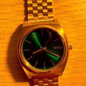 Nixon time teller